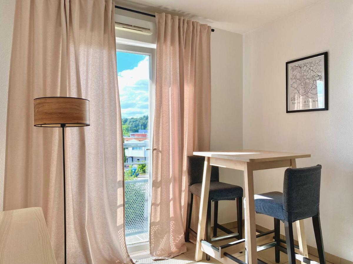 Appartement En Face Hopital Nord 圣普斯特恩耶尔 外观 照片